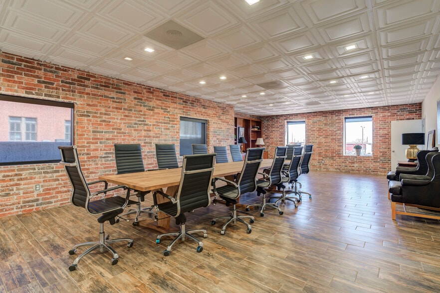 More Photos Of 1312 Texas Ave, Lubbock Office For Sale