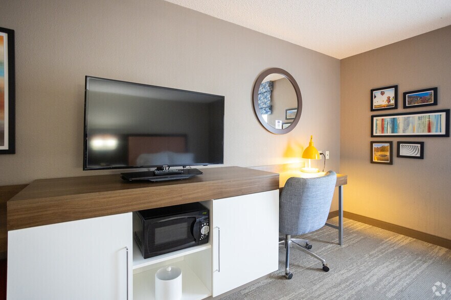 More Photos Of 1508 Cinema Dr, Statesville Hotel For Sale