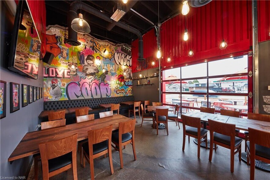 More Photos Of 7184 Drummond Rd, Niagara Falls Restaurant For Sale