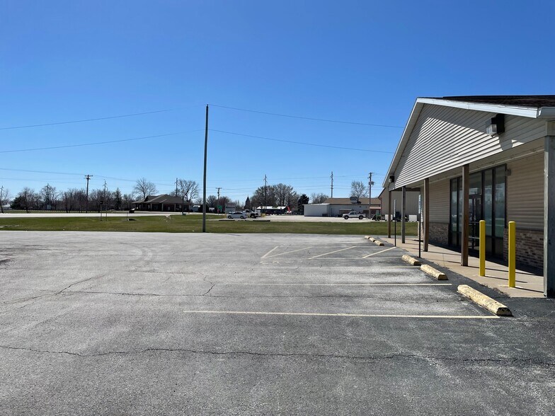 More Photos Of 5717 Il Route 78, Virginia Freestanding For Lease