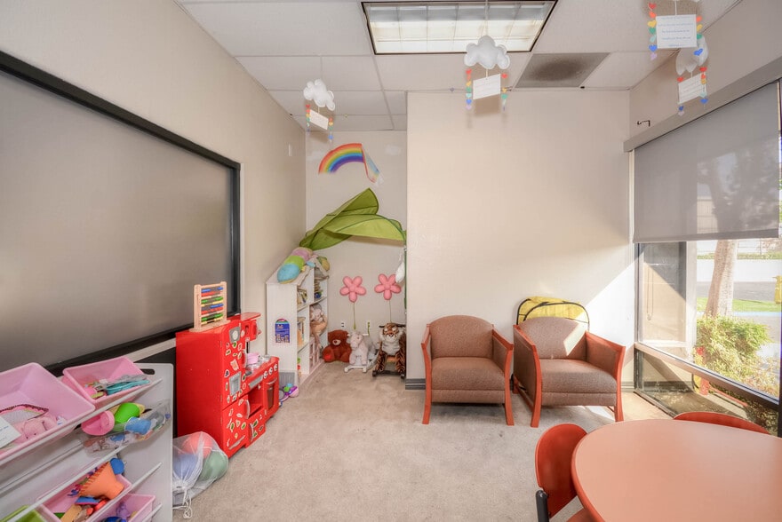 More Photos Of 570 S State College Blvd, Fullerton Warehouse For Sale