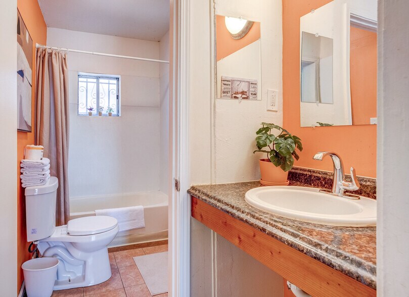 More Photos Of 701 Alamo Ave, Richmond Apartments For Sale