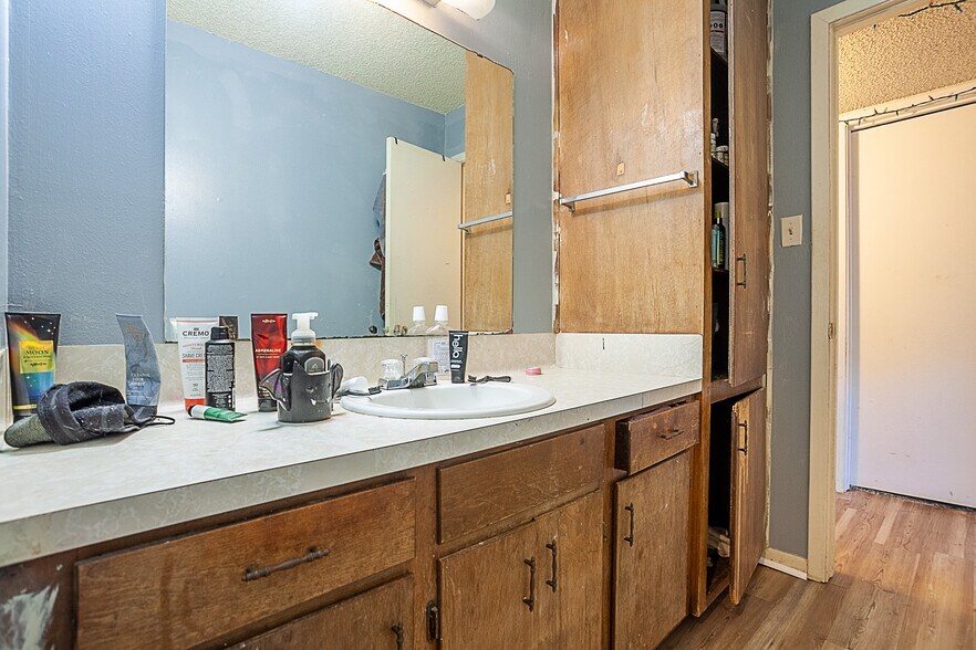 More Photos Of 750 S 3rd St, Silsbee Apartments For Sale