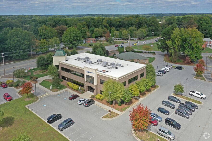 More Photos Of 1400 Eastchester Dr, High Point Office For Sale
