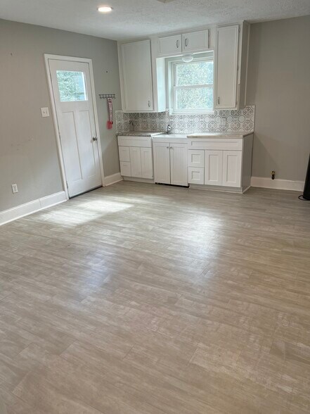 More Photos Of 2042 Teal Dr, Spring Dormitory For Sale