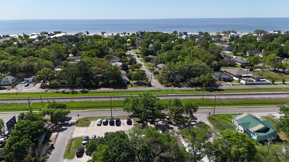 More Photos Of 4540 W Railroad St, Gulfport Medical For Sale