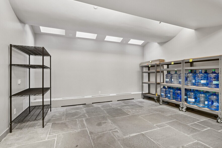 More Photos Of 242 E 58th St, New York Storefront Retail Residential For Lease