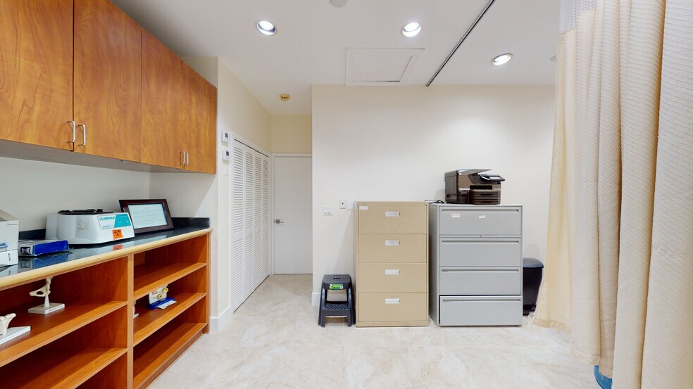 More Photos Of 235 W 49th St, Hialeah Medical For Sale