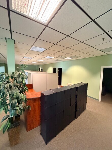 More Photos Of 70 Zachary Rd, Manchester Research And Development For Sale