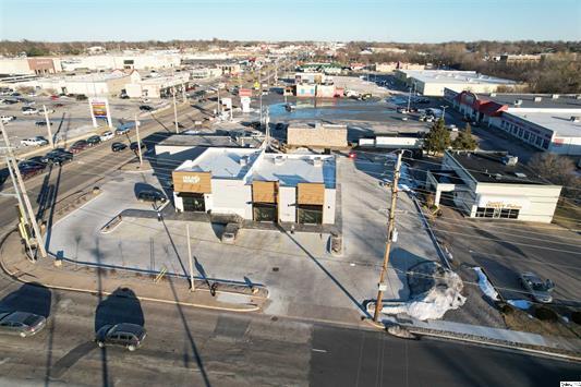 More Photos Of 330 N 30th St, Quincy Storefront For Lease