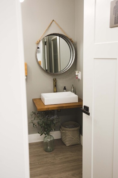 More Photos Of 2000 US Highway 281, Marble Falls Office For Lease