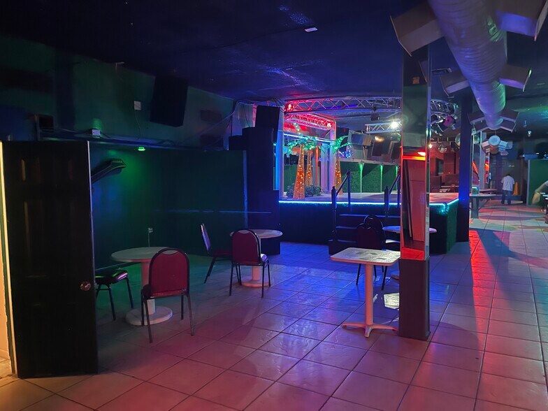 More Photos Of 4834 Montana Ave, El Paso Bar For Sale