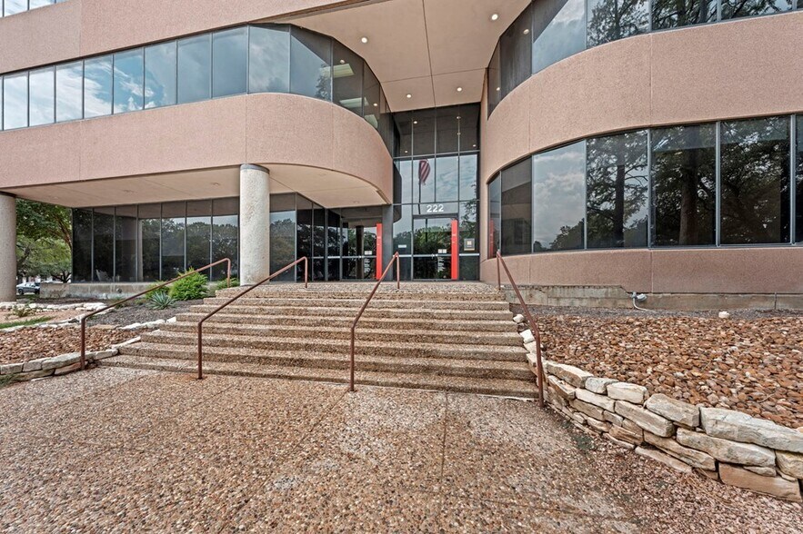 More Photos Of 222 Sidney Baker St S, Kerrville Office For Sale