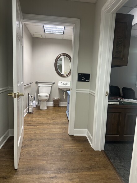 More Photos Of 3006 N Patterson St, Valdosta Office For Sale