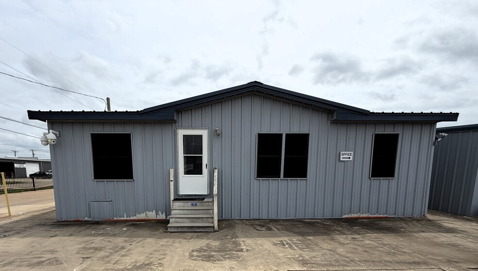 Primary Photo Of 2102 S 3rd St, Mabank Self Storage For Lease