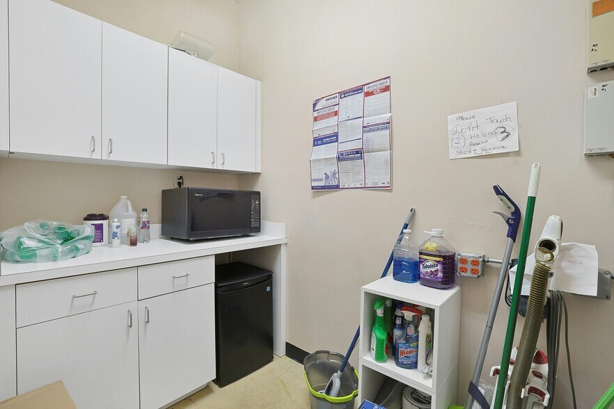 More Photos Of 80 Old Tappan Rd, Tappan Bank For Sale