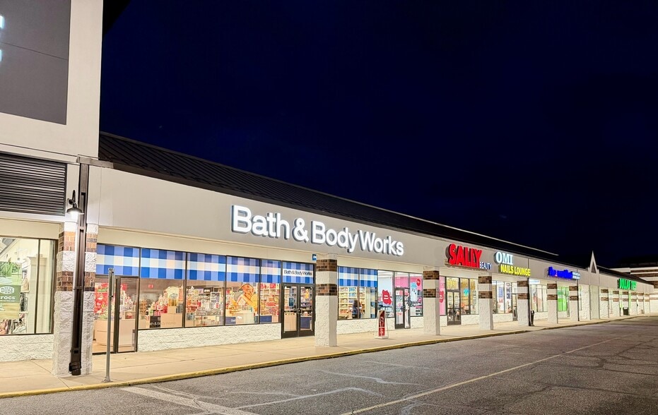 More Photos Of 1715-1749 Beam Ave, Maplewood Unknown For Lease