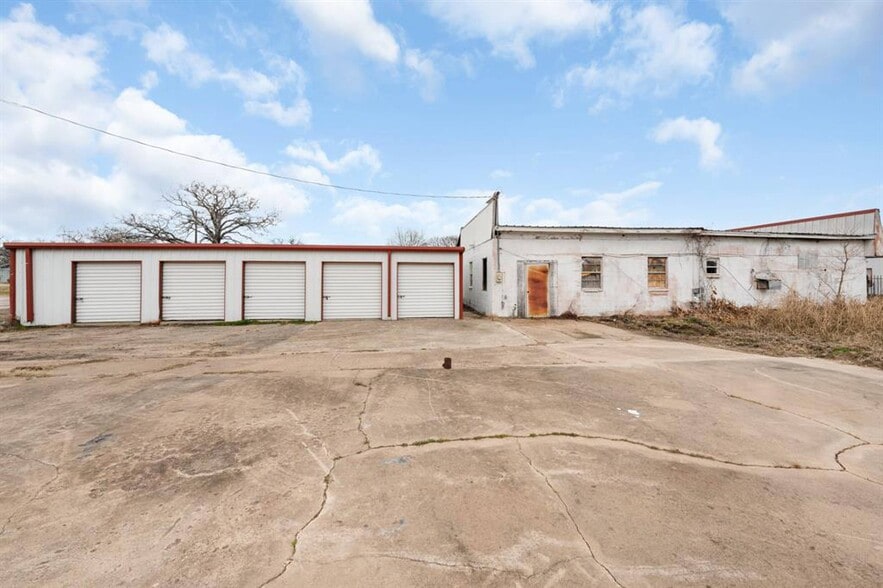 More Photos Of 4500 FM 515, Emory Light Manufacturing For Sale