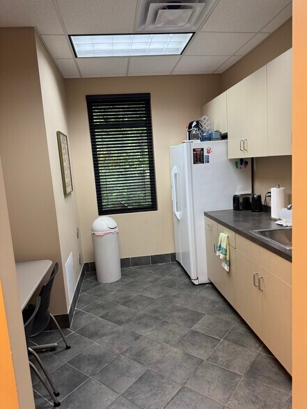 More Photos Of 1512 Alex Dr, Irondale Office For Lease