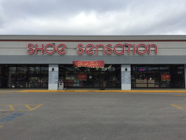 More Photos Of 215 Saint Robert Blvd, Saint Robert Storefront For Lease