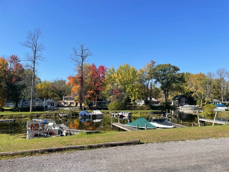 More Photos Of 9503 Hitchcock Point, Bridgeport Marina For Sale