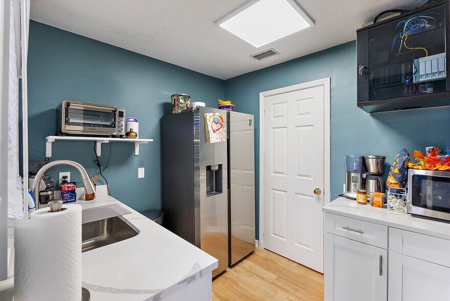 More Photos Of 4100 Central Ave, Saint Petersburg Office For Sale