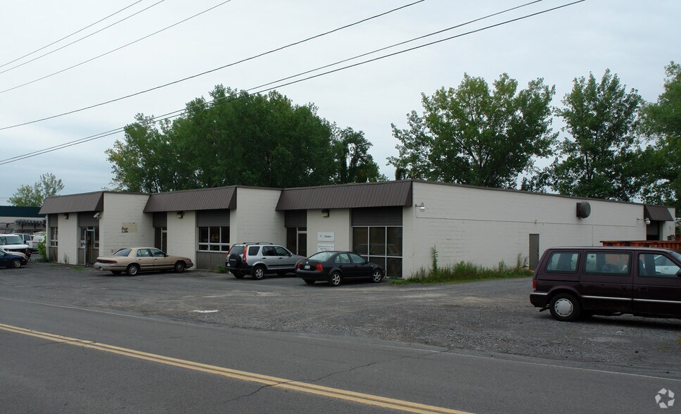 More Photos Of 114-118 Boss Rd, Mattydale Showroom For Lease
