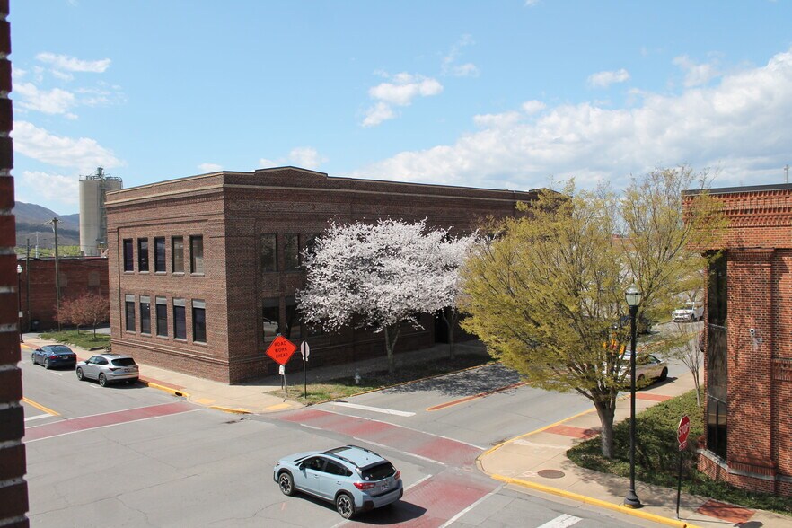 More Photos Of 201 W Market St, Kingsport Office For Sale