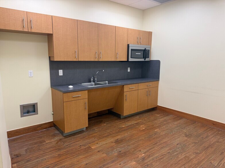 More Photos Of 3291 Woods Edge Pky, Bonita Springs Medical For Lease