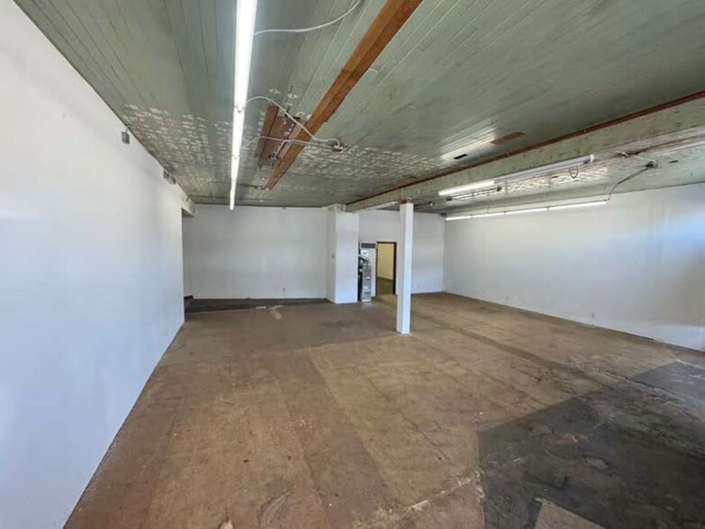 More Photos Of 7320 NE Sandy Blvd, Portland Storefront Retail Office For Lease