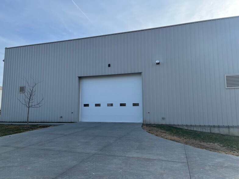 More Photos Of 1115 S Bell Ave, Ames Warehouse For Lease