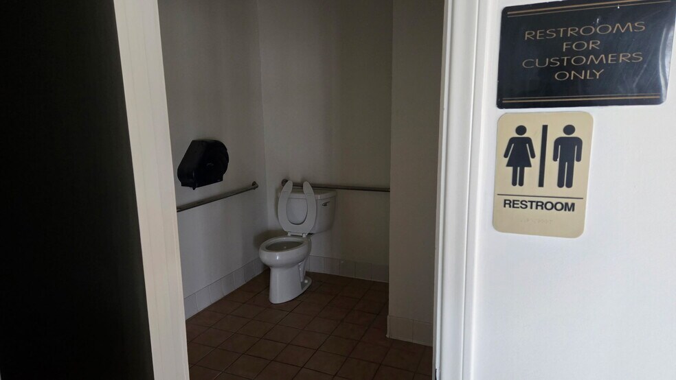 More Photos Of 126 N Catalina Ave, Redondo Beach Storefront For Lease