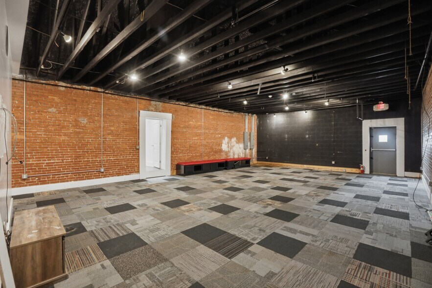 More Photos Of 122 E Randolph Ave, Enid Storefront Retail Residential For Sale