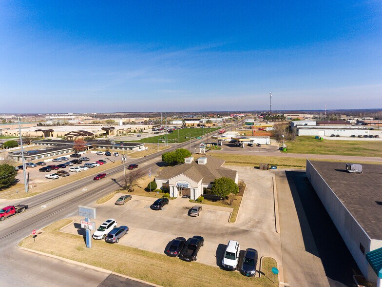 More Photos Of 930 N Country Club Rd, Ada Land For Lease