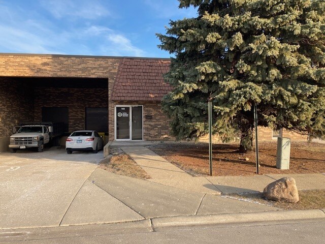 More Photos Of 139-141 Crossen Ave, Elk Grove Village Warehouse For Lease