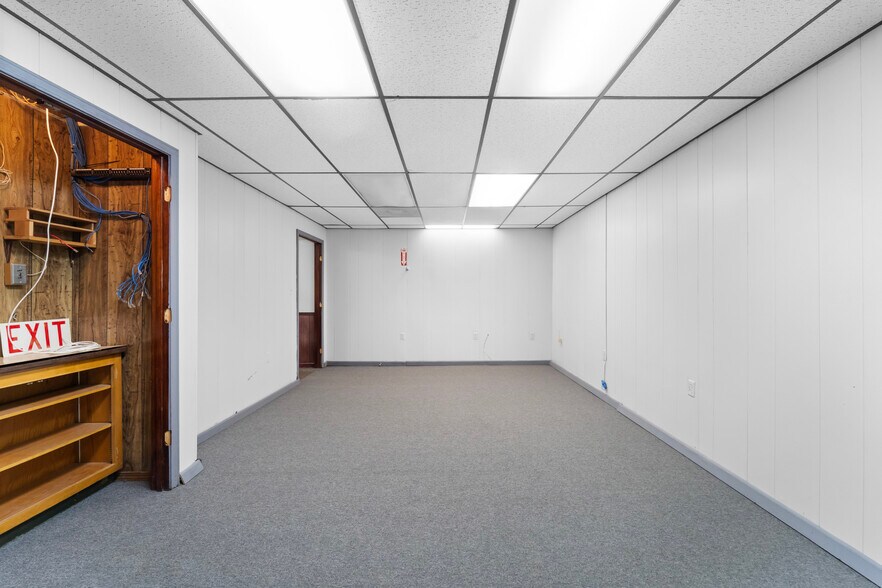 More Photos Of 209 W Main St, Linn Warehouse For Sale