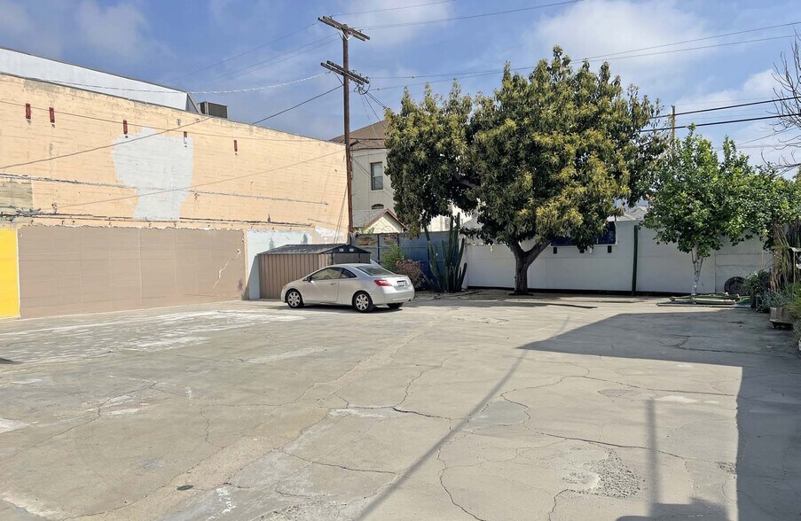 More Photos Of 2440 Daly St, Los Angeles Storefront For Sale