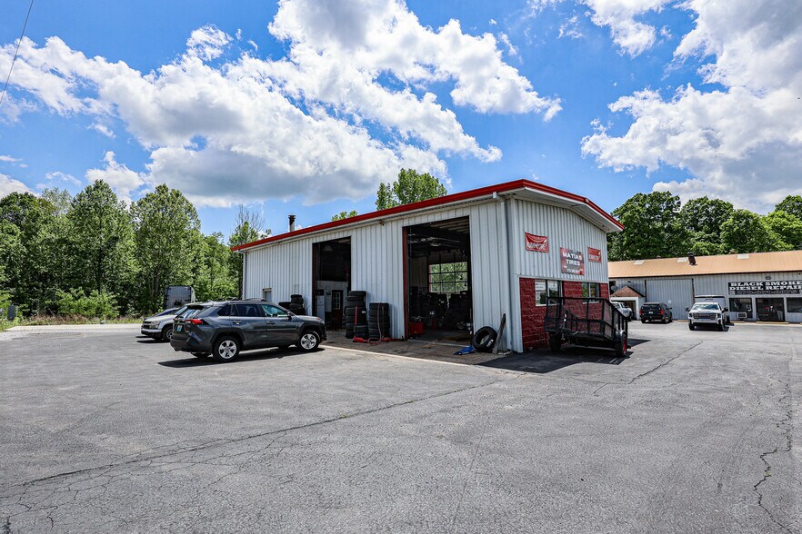 More Photos Of 430 US-62 E, Eddyville Auto Repair For Sale