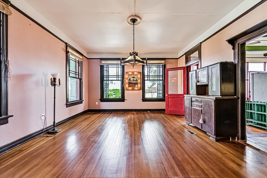 More Photos Of 2911 Broadway St, Galveston Office For Sale
