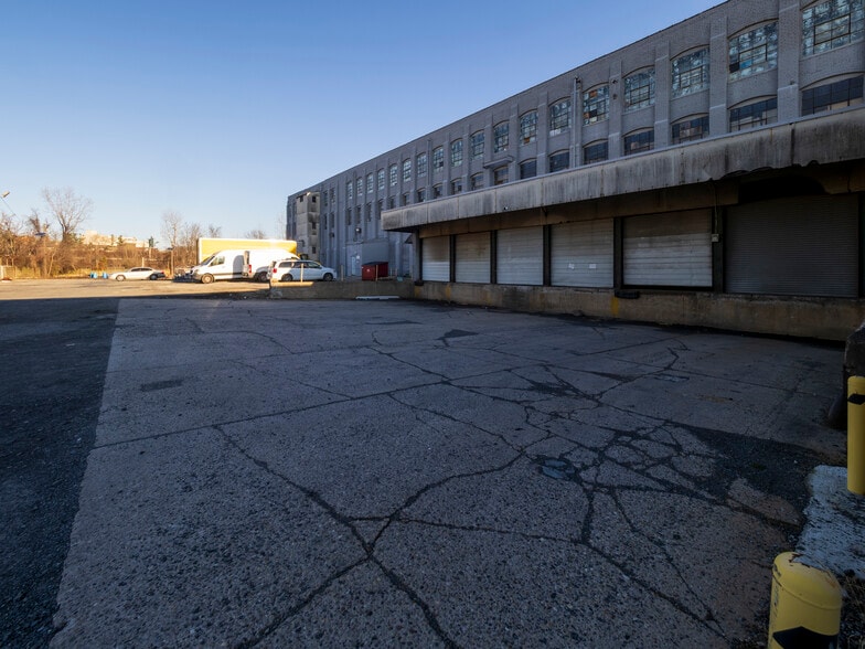 More Photos Of 39 Meade St, Trenton Distribution For Lease