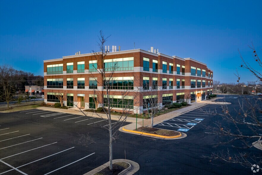 More Photos Of 21335 Signal Hill Plaza, Sterling Office For Lease