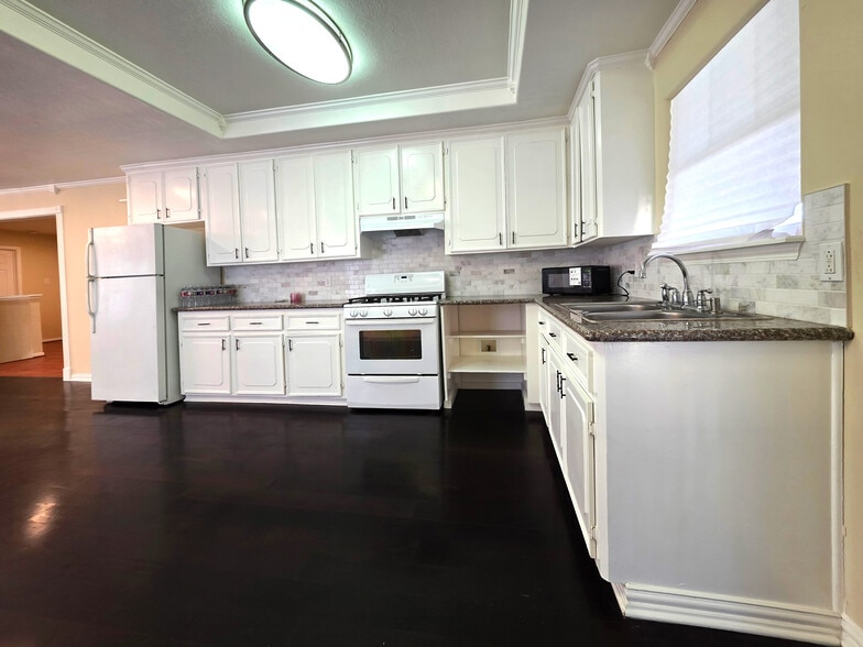 More Photos Of 6623 Gulf Fwy, Houston Office Residential For Sale