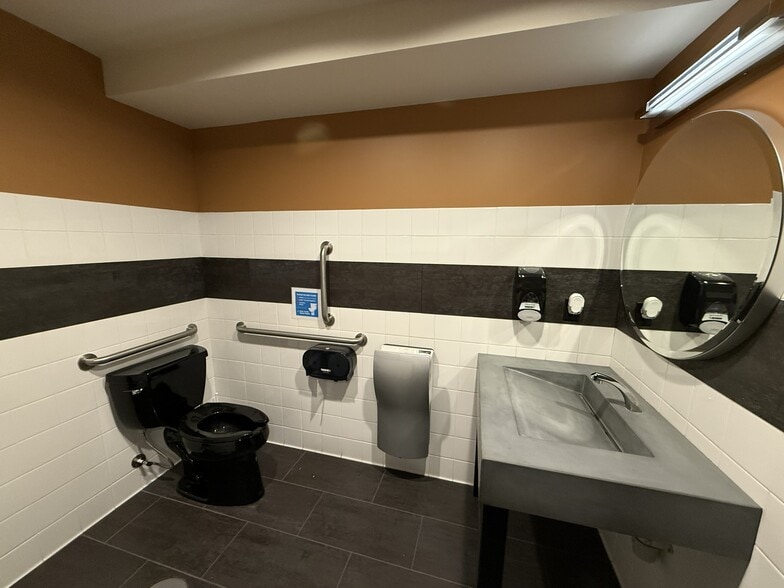 More Photos Of 170 S 1000 E, Salt Lake City Medical For Lease
