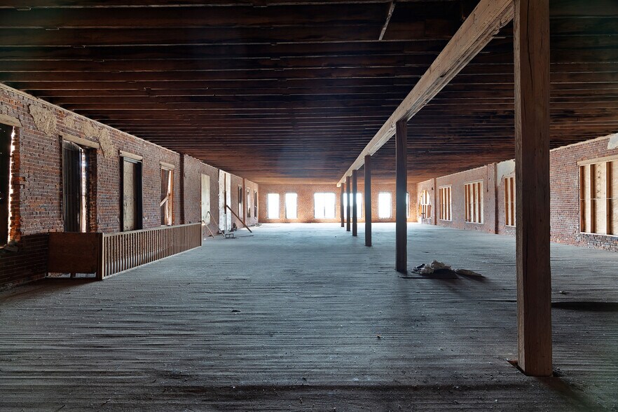 More Photos Of 214-216 N Liberty St, Jackson Storefront Retail Office For Lease