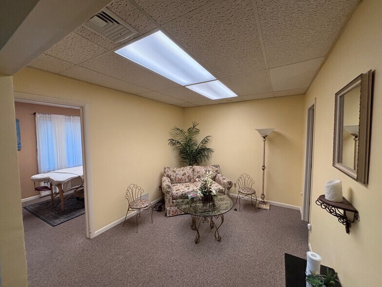 More Photos Of 2805 Lincoln Ave, Evansville Medical For Sale