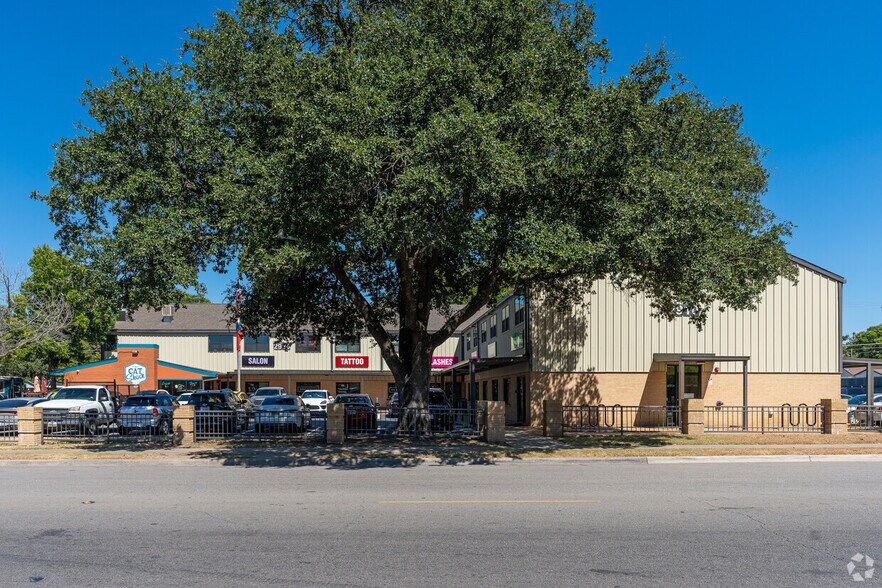 More Photos Of 2910 S Beckley Ave, Dallas Storefront Retail Office For Lease