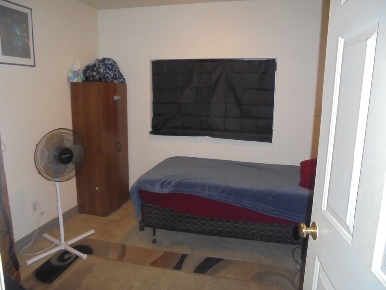 More Photos Of 127 S 1st St, Blythe Flex For Sale