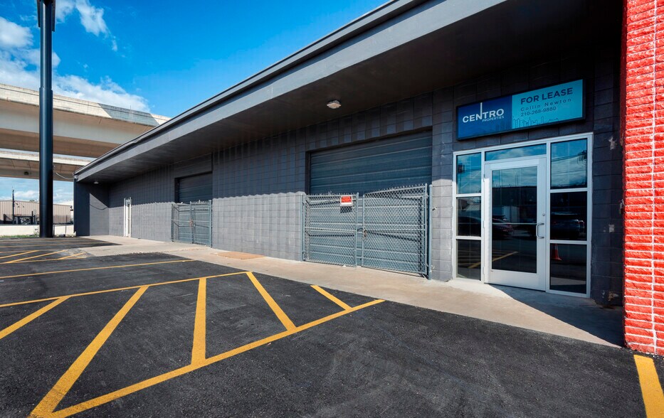 Primary Photo Of 1350-1390 N Colorado St, San Antonio Showroom For Lease