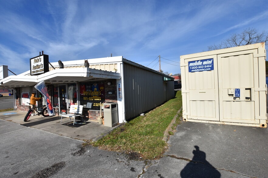 More Photos Of 115-117 Randolph Rd, Oak Ridge Freestanding For Sale