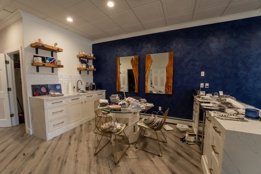 More Photos Of 12-16 Laurel Rd, East Northport Storefront Retail Office For Lease